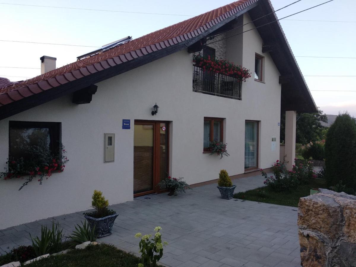 Apartman Dujmovic 1 Оточац Экстерьер фото