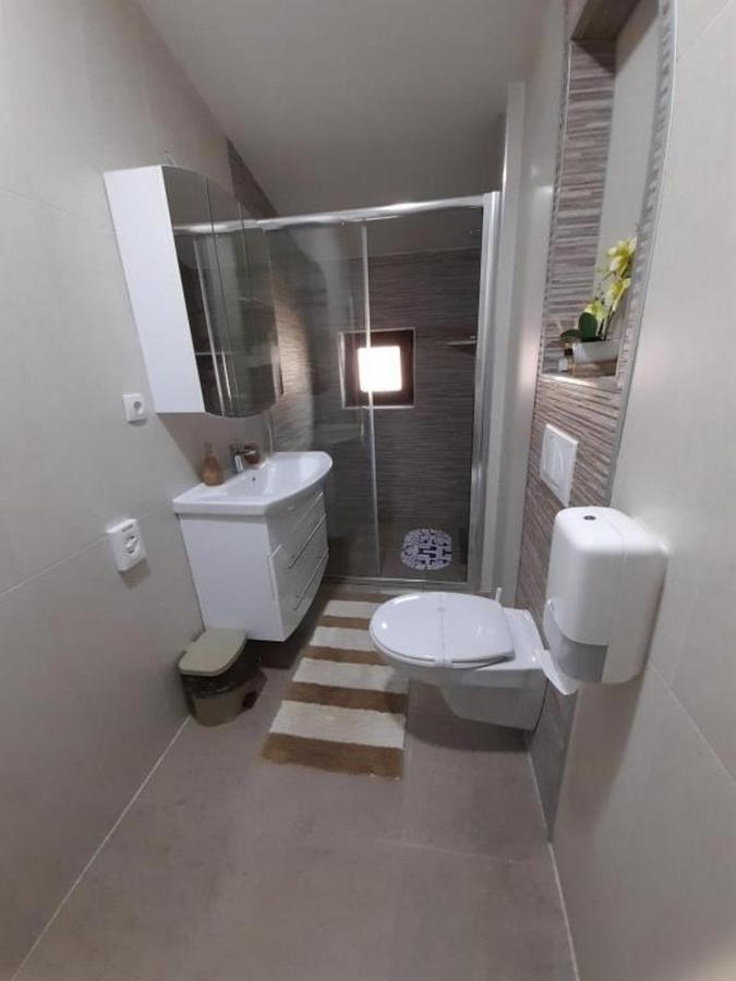 Apartman Dujmovic 1 Оточац Экстерьер фото