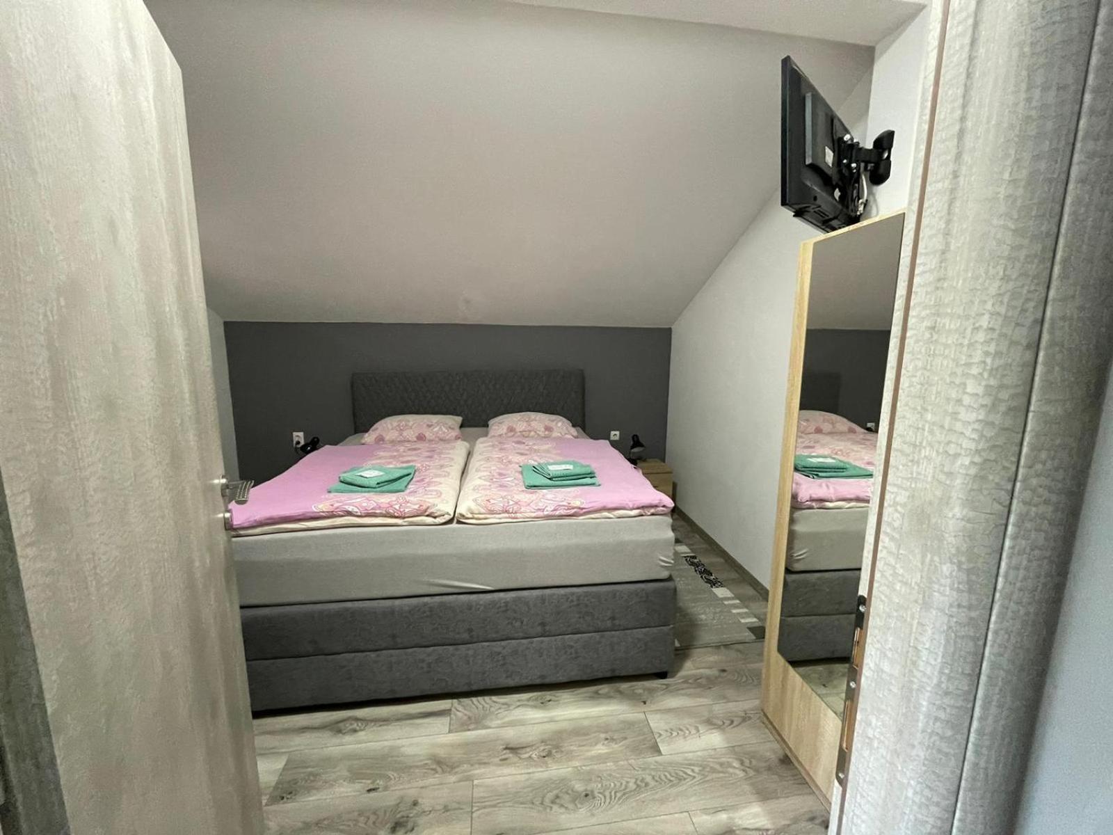 Apartman Dujmovic 1 Оточац Номер фото