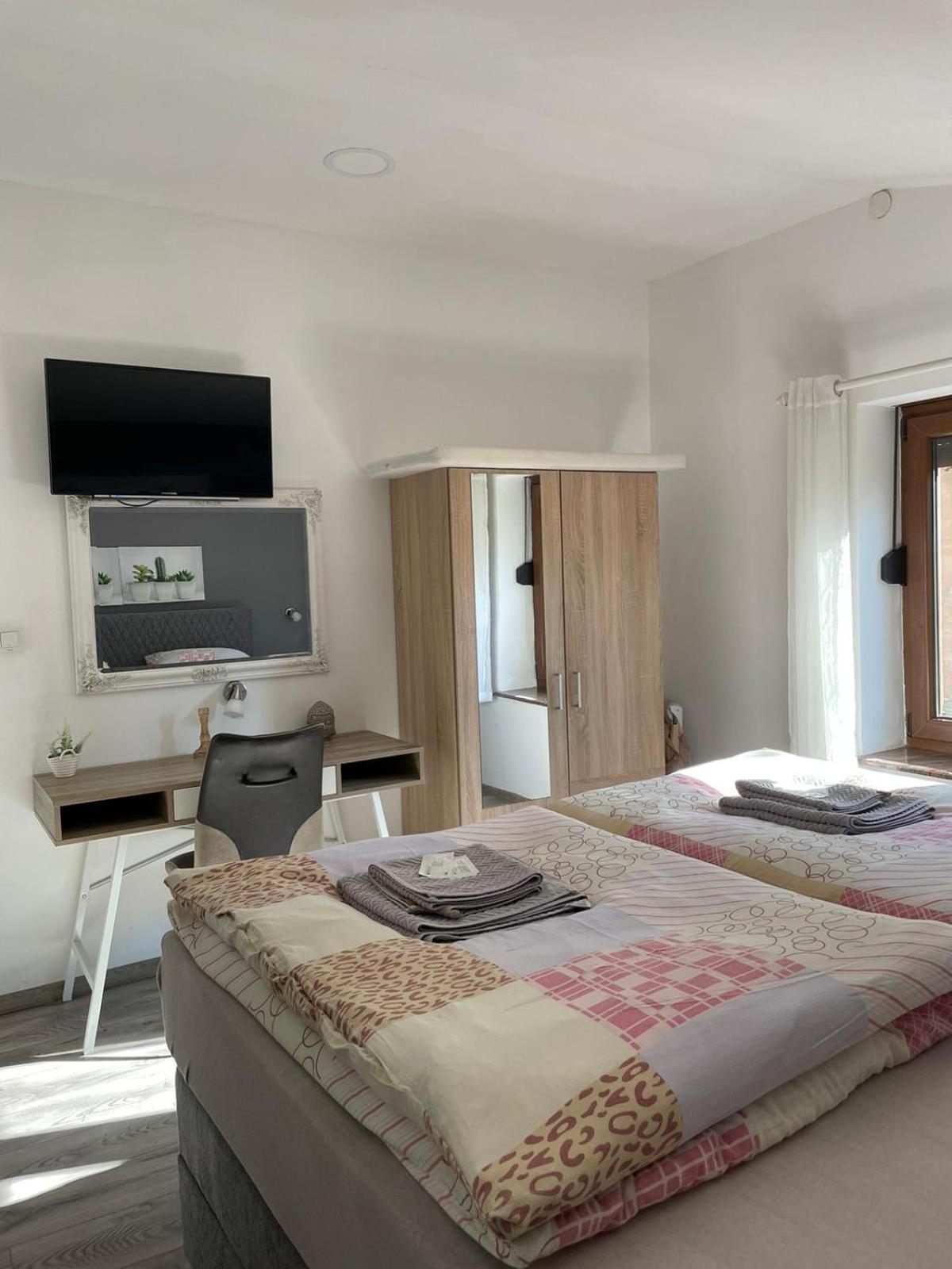Apartman Dujmovic 1 Оточац Номер фото