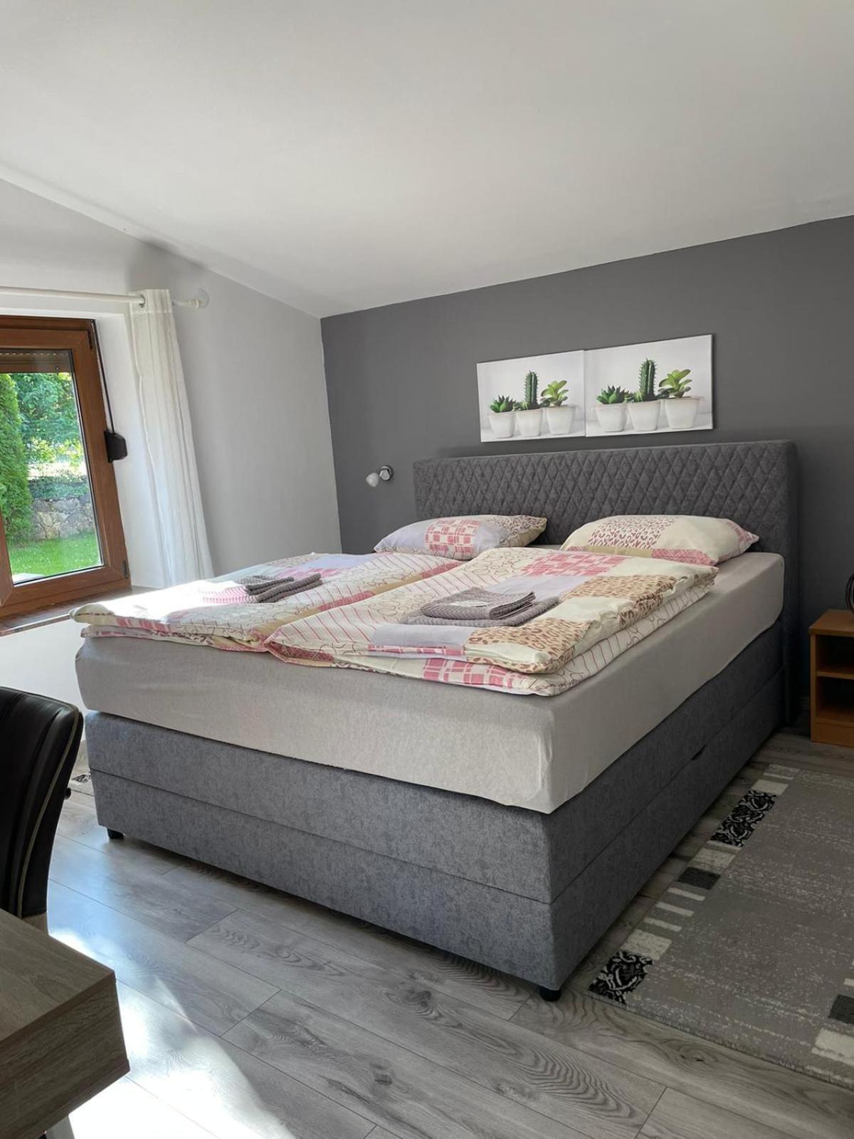 Apartman Dujmovic 1 Оточац Экстерьер фото
