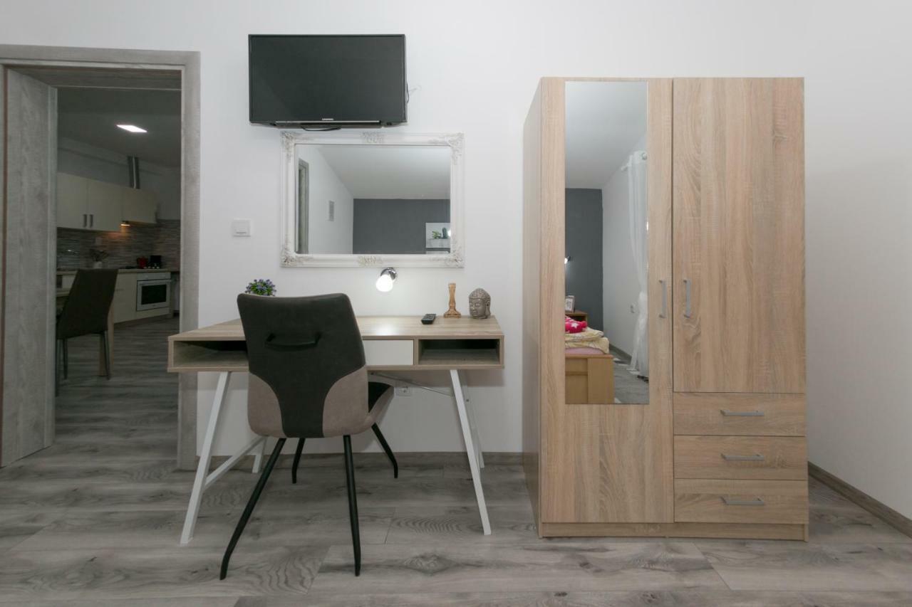 Apartman Dujmovic 1 Оточац Экстерьер фото